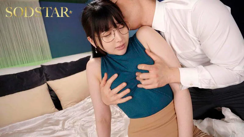 クールな外見で常にしごできオーラを放っている夏目部長 いざ下についてみるとポンコツ判明 仕事はぜんぶボクに丸投げだけど 残業後は飲みに連れてってくれ自宅で生マンまでさせてくれる とっても優しいクーデレ女上司 夏目響